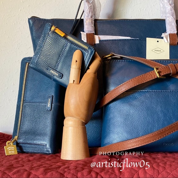NEW! Fossil Leather 4 Piece Matching Twilight Set! - Picture 4 of 14